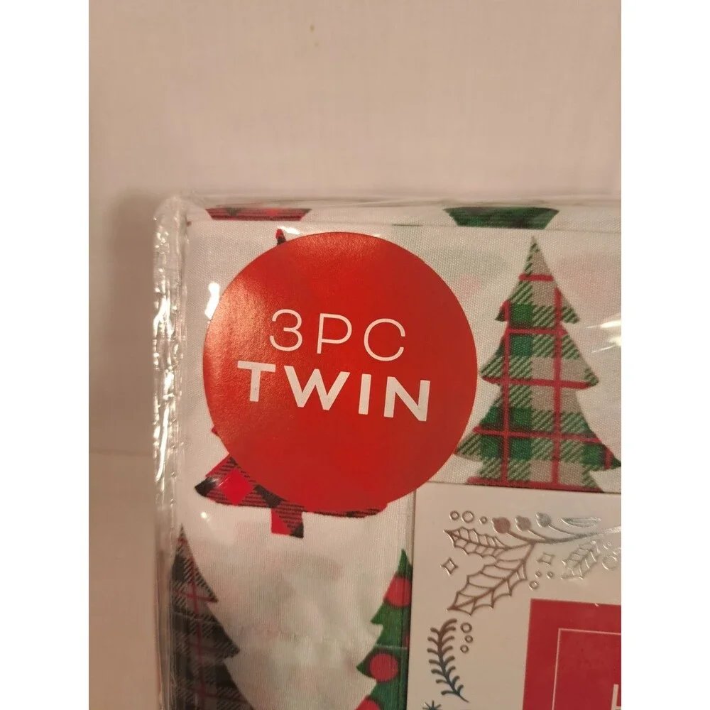 Home For The Holidays twin sheet set Christmas trees. Brand new